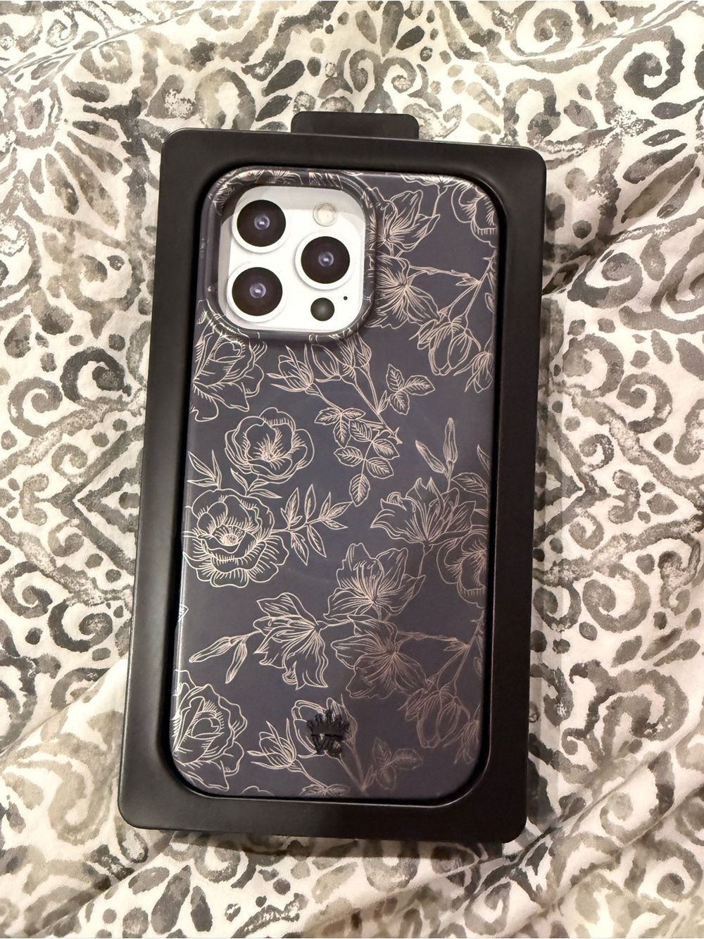 Velvet Caviar Floral Pattern Protective Phone Case - Black and Gold Rose